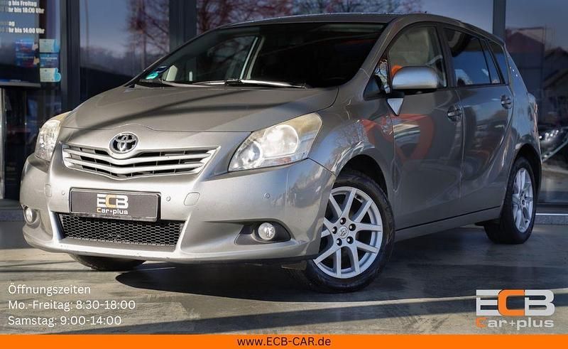 Grau Gebraucht 2012 Toyota Verso Travel Van / Kleinbus | 3.890 € (Guter Preis) - Bild 1/4