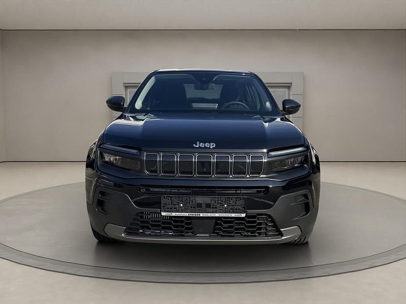 Neu Jeep Avenger Longitude 110 PS (80 kW) 2026 Volcano black SUV