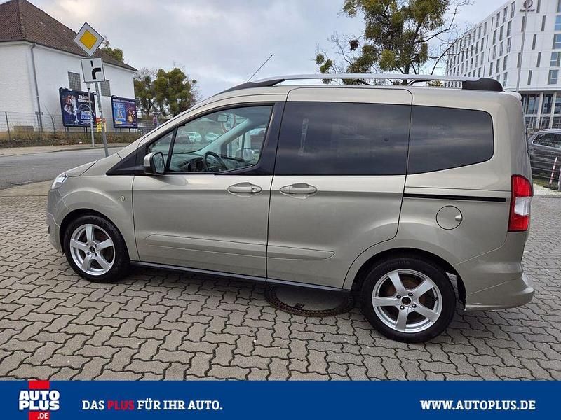 Gebraucht Ford Tourneo Courier Titanium 101 PS (74 kW) 2016 Silber Van / Kleinbus