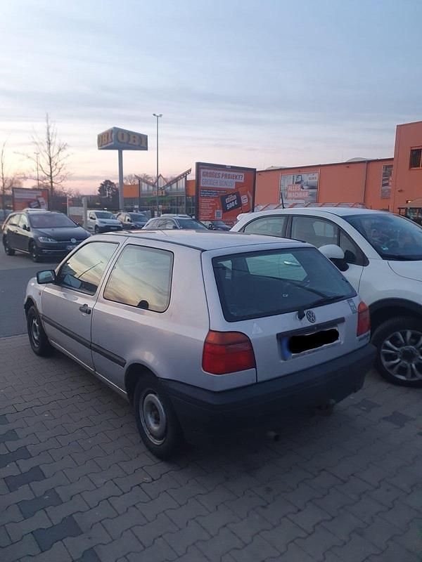 Gebraucht VW Golf III 60 PS (44 kW) 1995 Silber Kleinwagen
