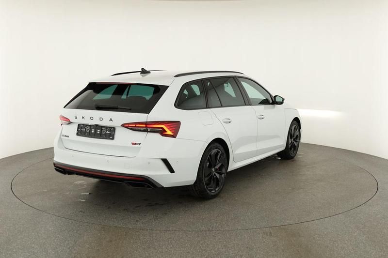 Neu Skoda Octavia RS 2026 Moon white metallic Kombi