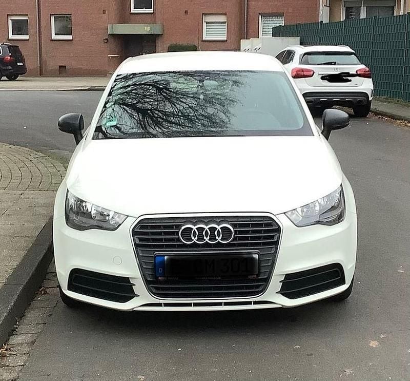 Weiß Gebraucht 2012 Audi A1 Attraction Kleinwagen | 6.300 € (Guter Preis) - Bild 1/4