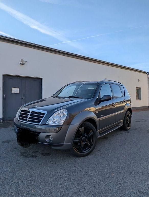 Grau Gebraucht 2007 Ssangyong (KGM) Rexton SUV | 2.699 € - Bild 1/4