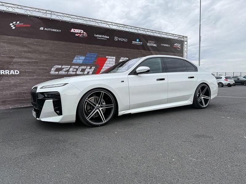 Gebraucht BMW 740 M Sport 299 PS (219 kW) 2023 Weiß Limousine