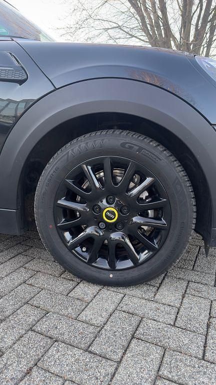 Gebraucht Mini Cooper SE Classic 135 kW (184 PS) 2023 Schwarz Kleinwagen