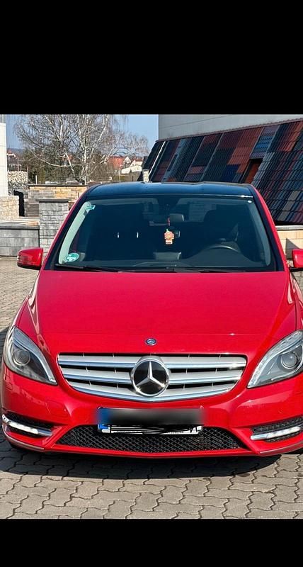 Gebraucht Mercedes B200 140 PS (102 kW) 2013 Rot Van / Kleinbus
