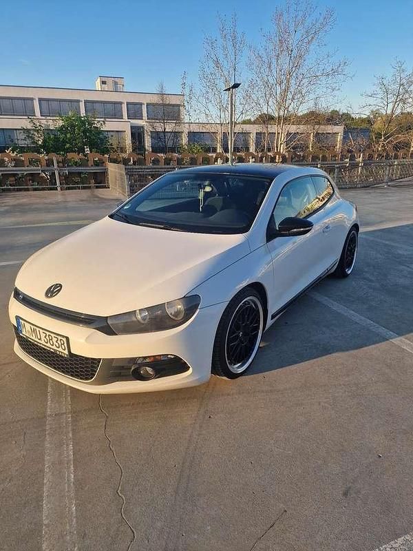 Weiß Gebraucht 2009 VW Scirocco Coupé | 8.499 € - Bild 1/4