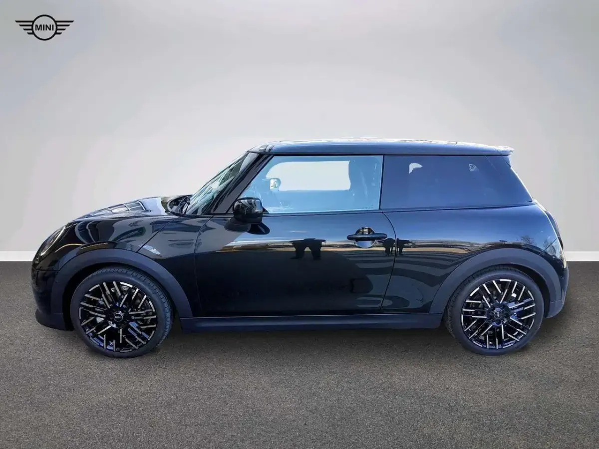 Gebraucht Mini Cooper S Favoured 204 PS (150 kW) 2025 Schwarz Kleinwagen