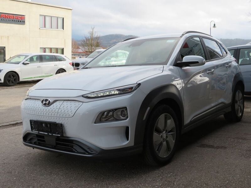 Chalk white Gebraucht 2020 Hyundai Kona SUV | 20.490 € (Etwas zu teuer) - Bild 1/4