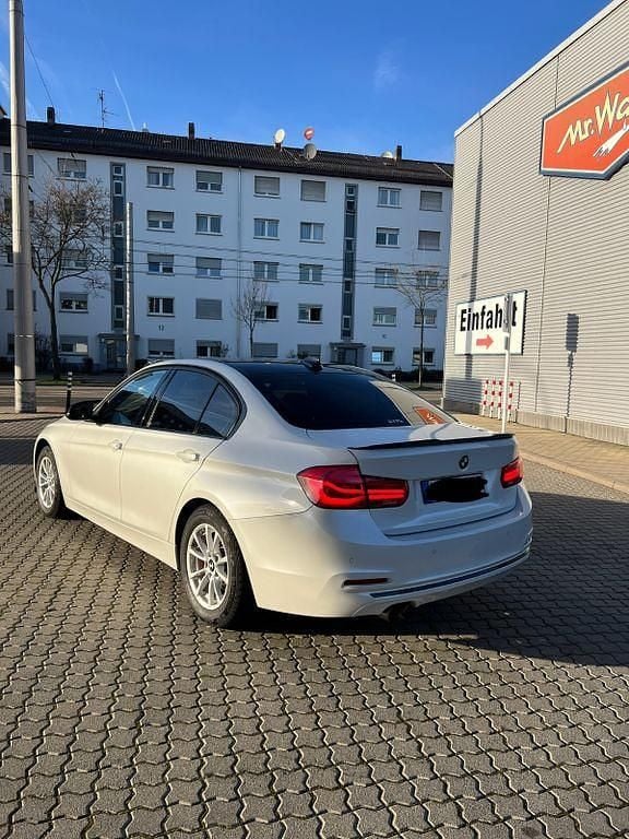 Gebraucht BMW 320 Sport Line 184 PS (135 kW) 2017 Weiß Limousine