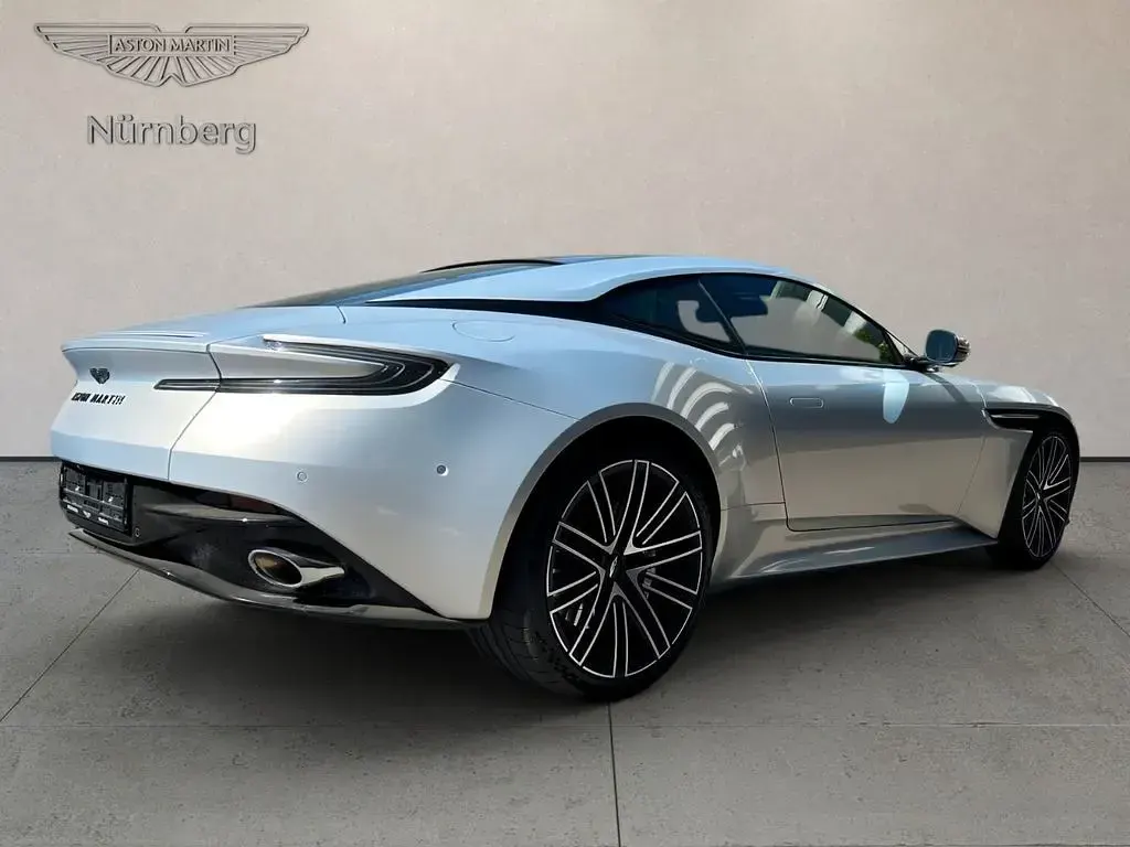 Gebraucht Aston Martin DB12 680 PS (500 kW) 2025 Silber