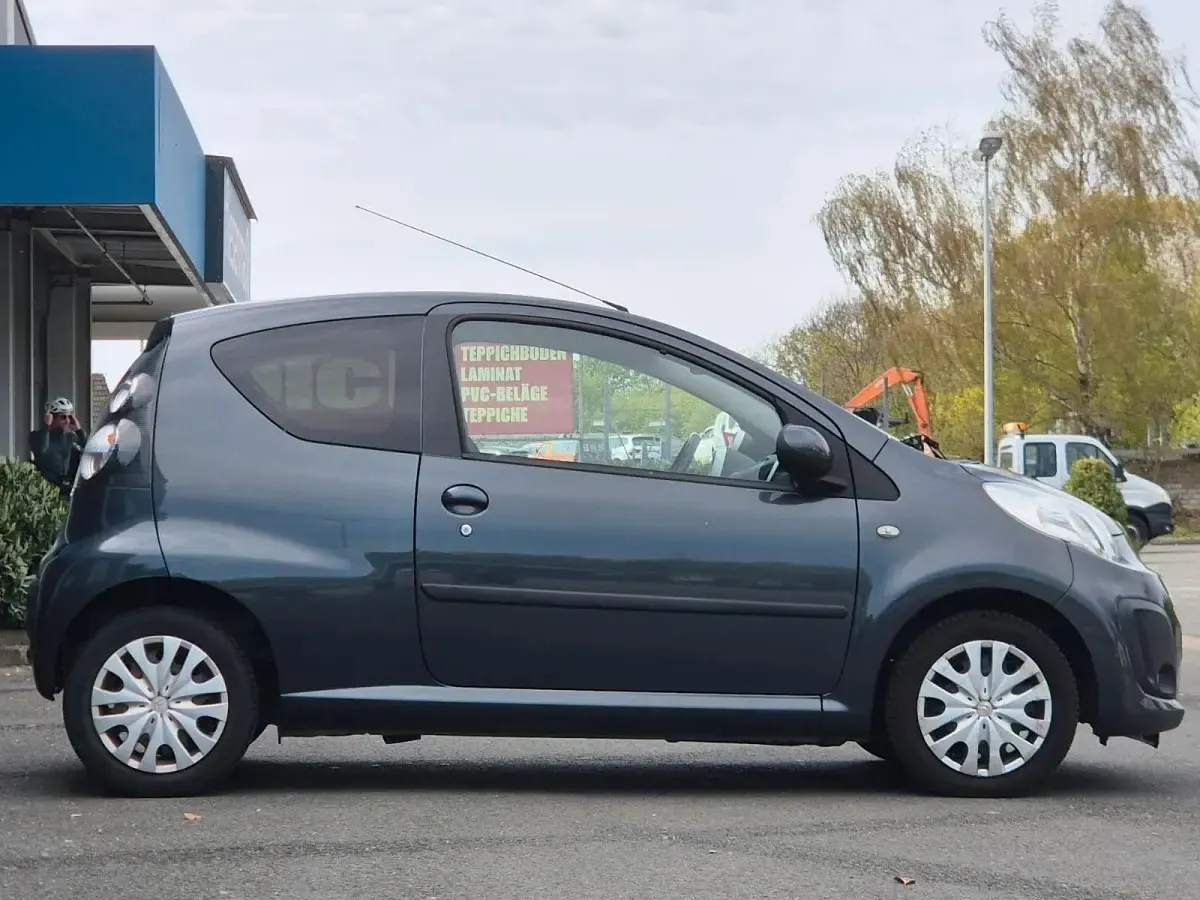 Gebraucht Citroën C1 SELECTION 68 PS (50 kW) 2013 Grau Kleinwagen