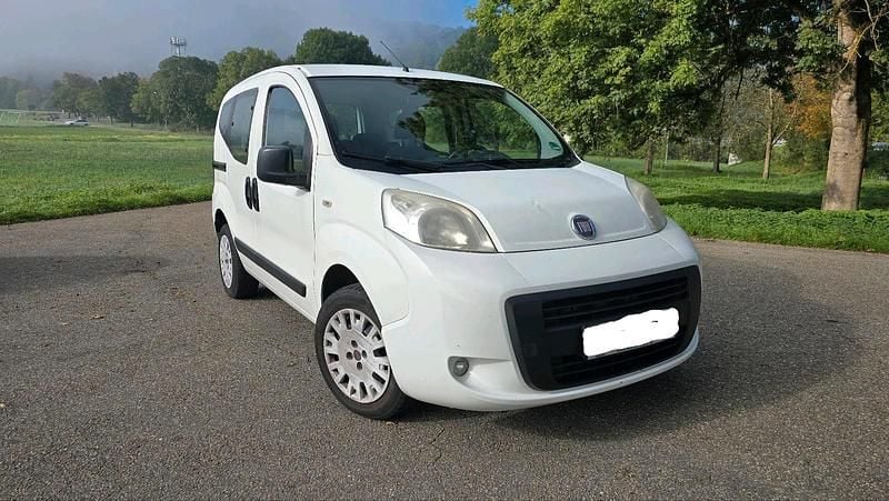 Weiß Gebraucht 2011 Fiat Qubo Trekking Van / Kleinbus | 2.999 € (Guter Preis) - Bild 1/4