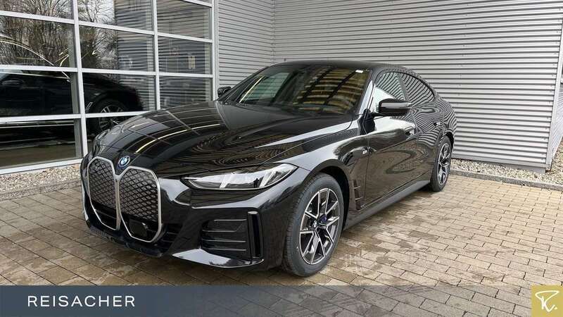 Saphirschwarz metallic Gebraucht 2025 BMW i4 M Sport Limousine | 50.990 € (Fairer Preis) - Bild 1/4