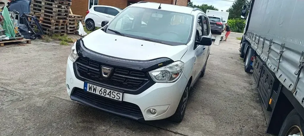 Gebraucht Dacia Lodgy Comfort 116 PS (85 kW) 2021 Weiß Van / Kleinbus