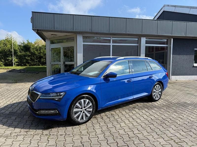 Gebraucht Skoda Superb Style 150 PS (110 kW) 2022 Blau Kombi