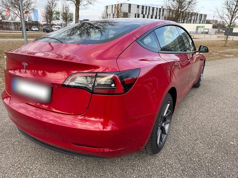 Gebraucht Tesla Model 3 RWD 208 kW (283 PS) 2022 Rot Limousine