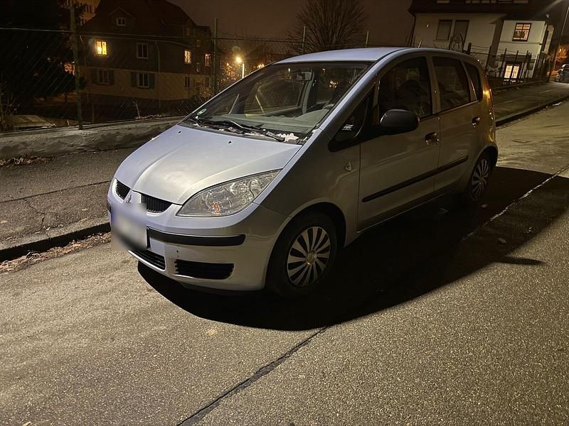 Gebraucht Mitsubishi Colt 90 PS (66 kW) 2005 Silber Van / Kleinbus