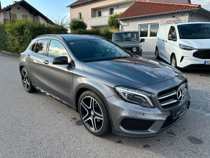Grau Gebraucht 2016 Mercedes GLA200 AMG line SUV | 15.790 € (Fairer Preis) - Bild 1/4