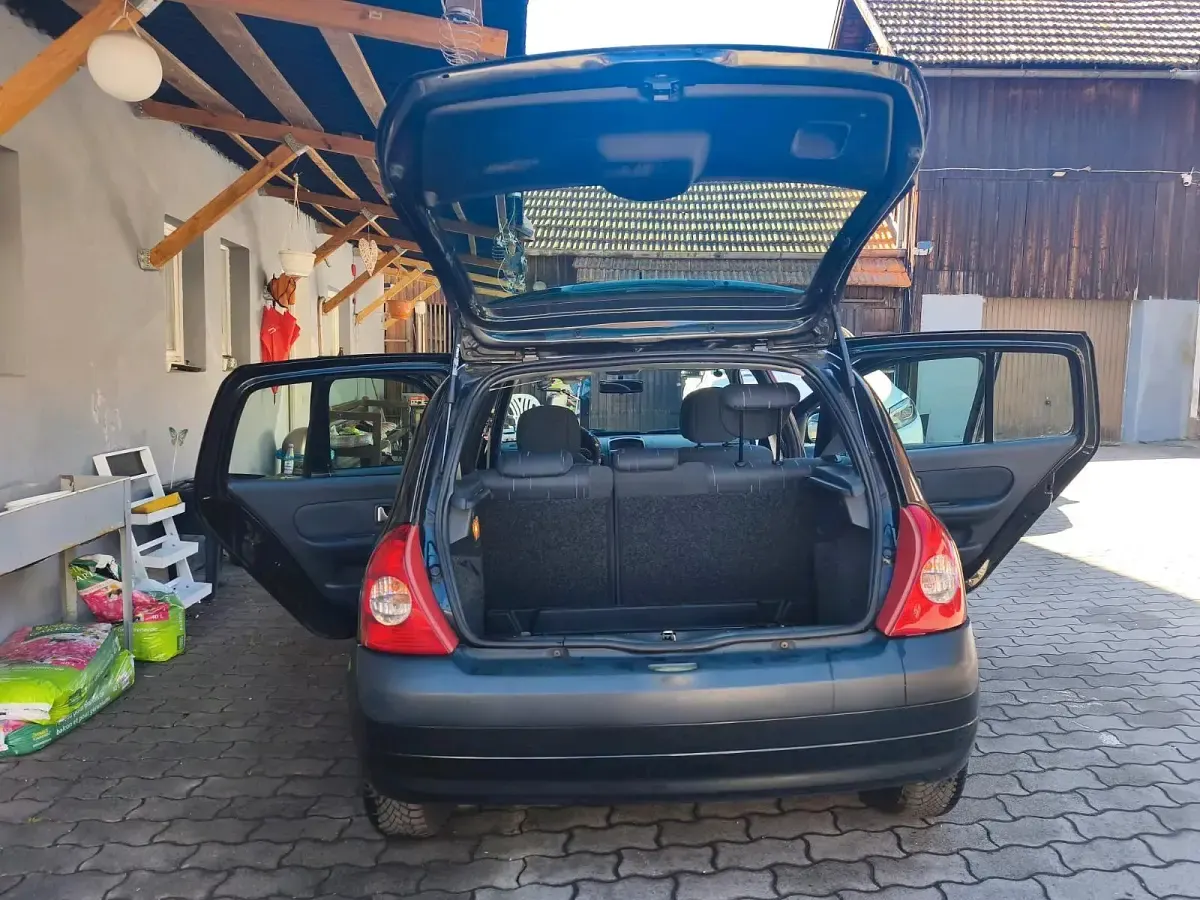 Używany Renault Clio II 75 KM (55 kW) 2003 Czarny Hatchback
