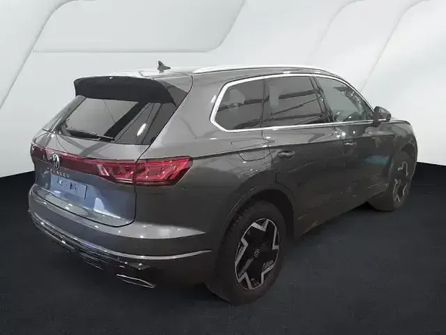 Gebraucht VW Touareg R-line 231 PS (169 kW) 2026 Grau SUV