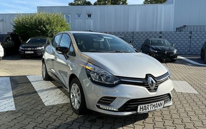 Grau Gebraucht 2019 Renault Clio IV LIMITED Limousine | 9.350 € (Fairer Preis) - Bild 1/3