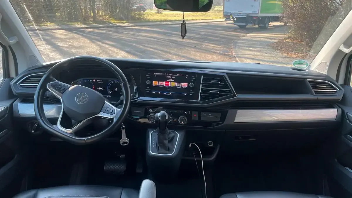 Gebraucht VW Multivan Generation Six 150 PS (110 kW) 2021 Weiß Van / Kleinbus