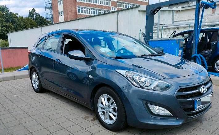 Gebraucht Hyundai i30 110 PS (80 kW) 2016 Grau Limousine