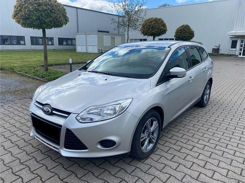 Używany Ford Focus SYNC Edition 116 KM (85 kW) 2014 Srebrny Sedan/Limuzyna