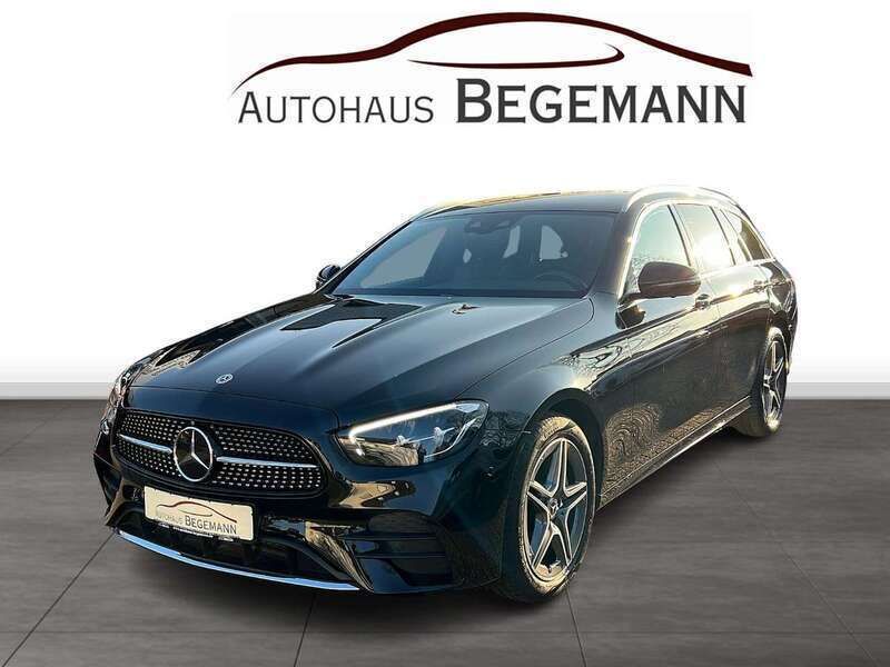 Obsidianschwarz metalliclack (metallic) Gebraucht 2022 Mercedes E300 AMG Kombi | 34.900 € (Fairer Preis) - Bild 1/4