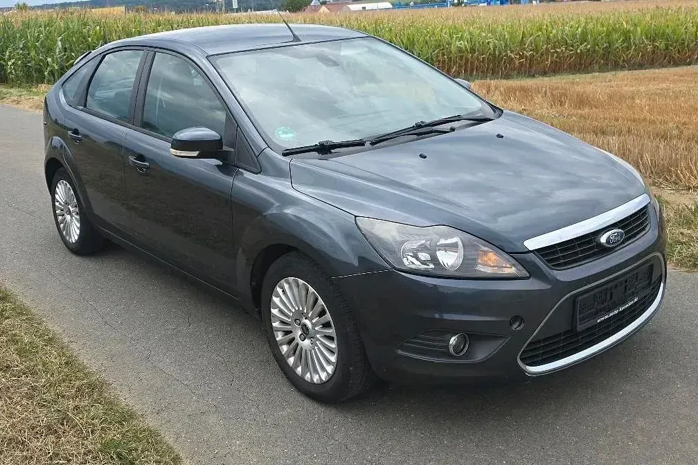 Gebraucht Ford Focus 115 PS (84 kW) 2010 Grau Limousine