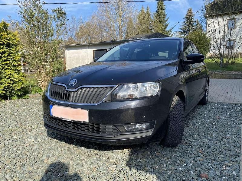 Schwarz Gebraucht 2019 Skoda Rapid Ambition Kombi | 9.999 € (Guter Preis) - Bild 1/4
