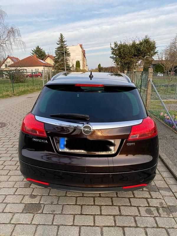 Gebraucht Opel Insignia 131 PS (96 kW) 2012 Braun Kombi
