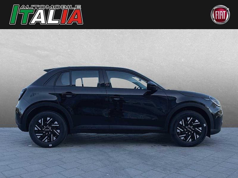 Neu Fiat 600E Red 114 kW (156 PS) 2025 Schwarz Limousine