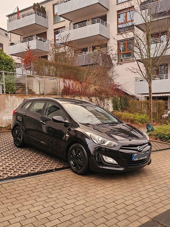 Gebraucht Hyundai i30 99 PS (72 kW) 2014 Schwarz Kombi