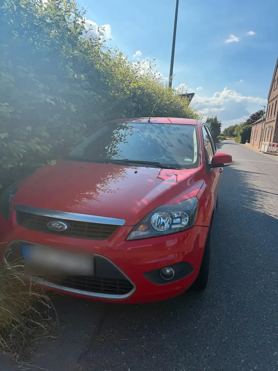 Gebraucht Ford Focus 105 PS (77 kW) 2009 Rot Kombi