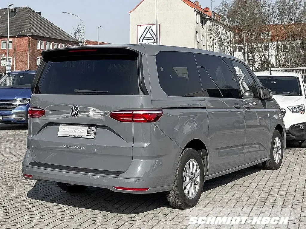 Gebraucht VW T7 Life 150 PS (110 kW) 2024 Grau Van