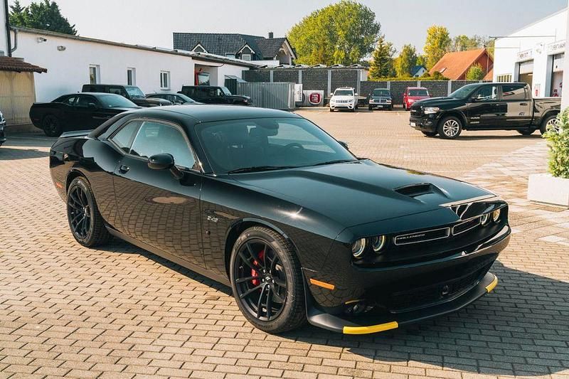 Grün Neu 2025 Dodge Challenger Coupé | 59.390 € - Bild 1/4