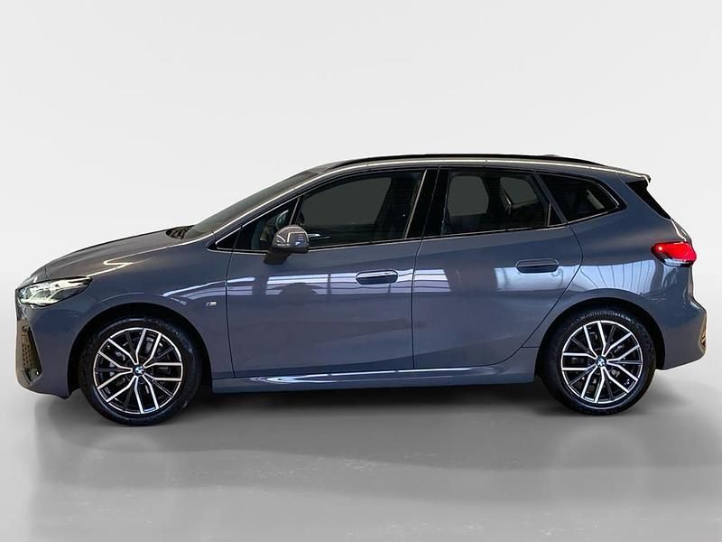 Gebraucht BMW 220 Active Tourer M Sport 150 PS (110 kW) 2025 Grau Van / Kleinbus