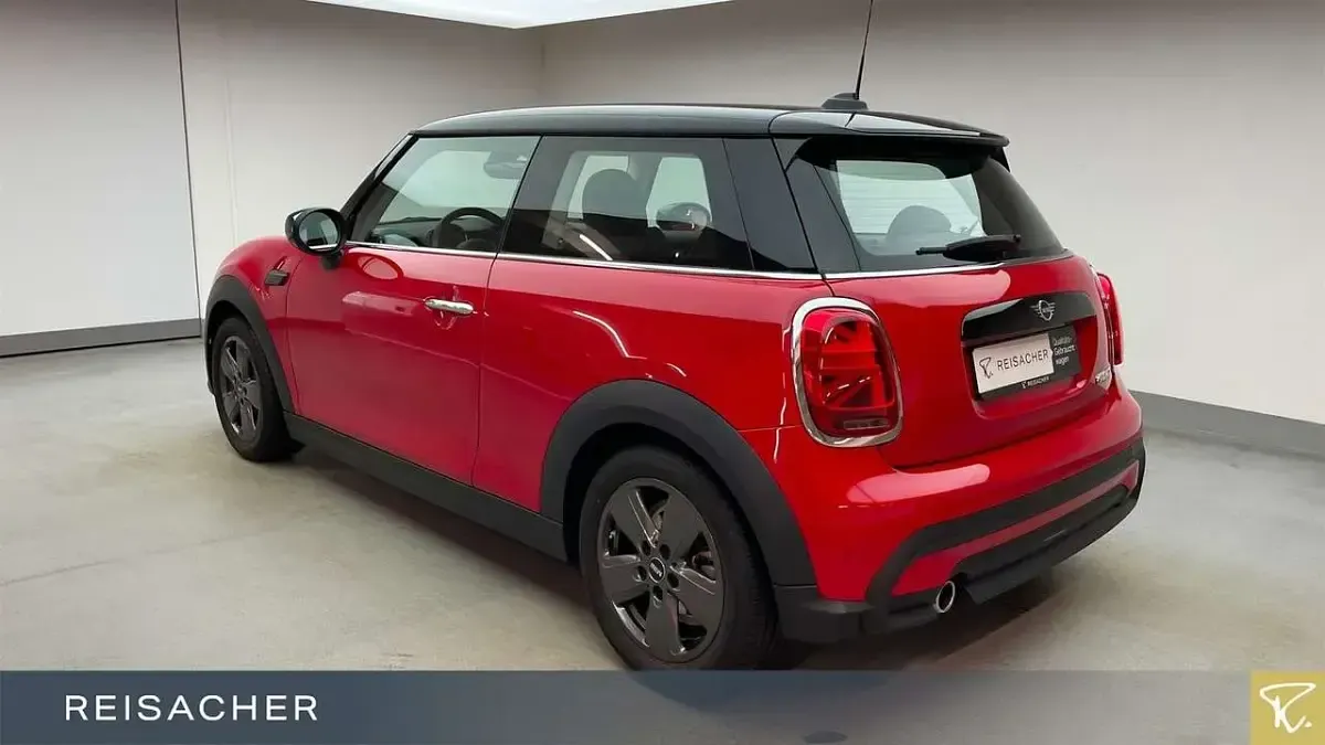 Gebraucht Mini Cooper Coupé Classic 136 PS (100 kW) 2023 Chili red Coupé