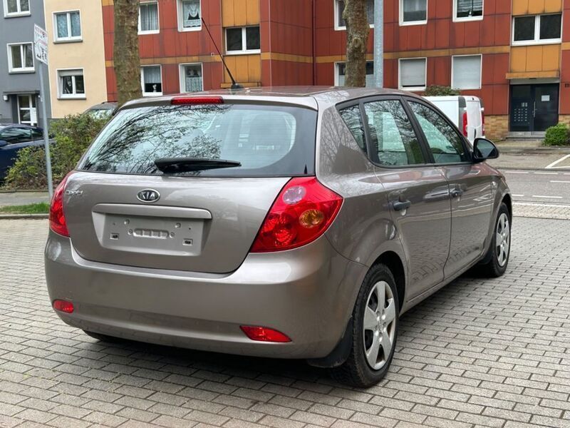 Gebraucht Kia Ceed 90 PS (66 kW) 2009 Braun Kleinwagen