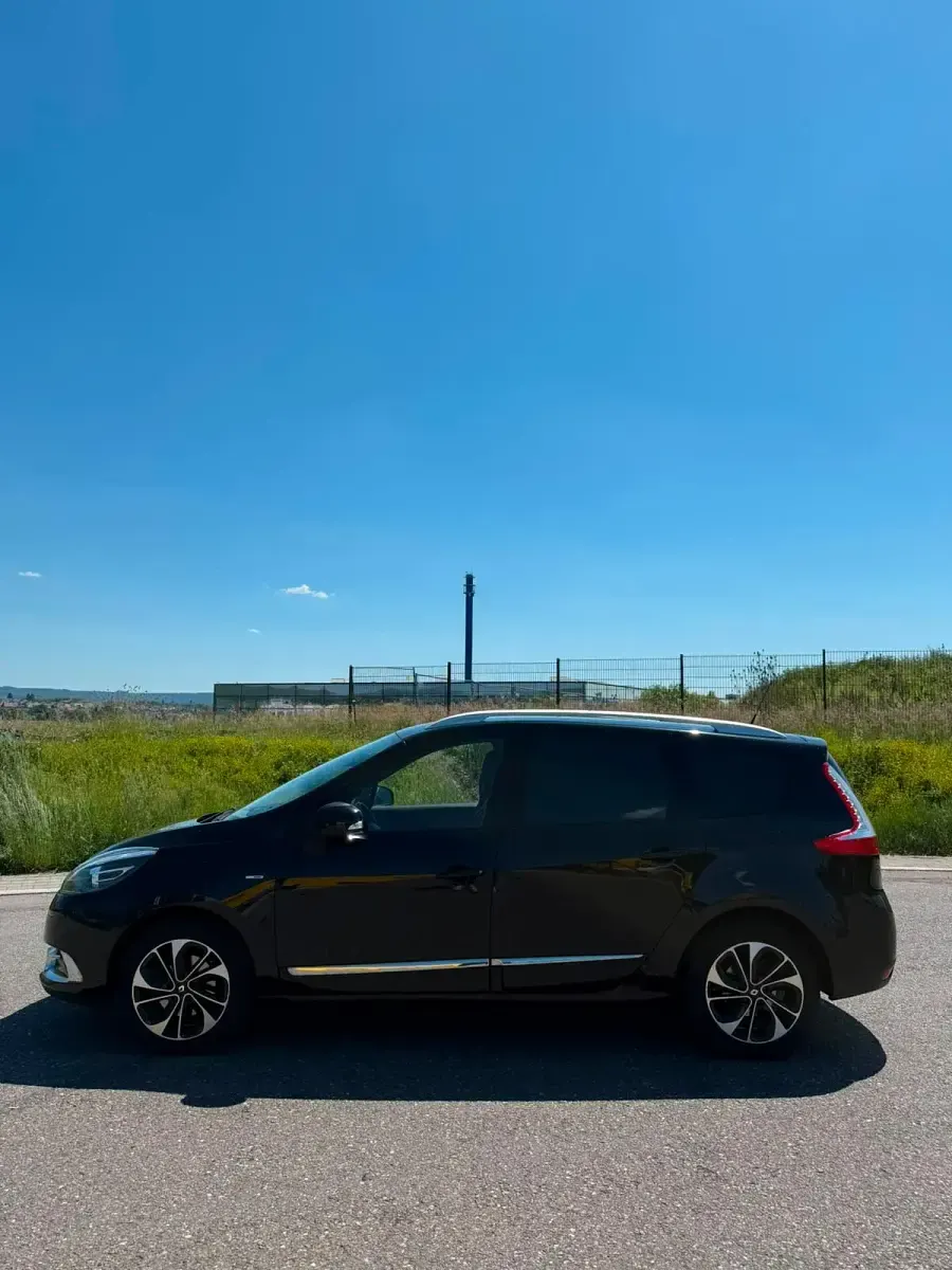 Gebraucht Renault Grand Scénic Bose Edition 132 PS (97 kW) 2015 Schwarz Van / Kleinbus
