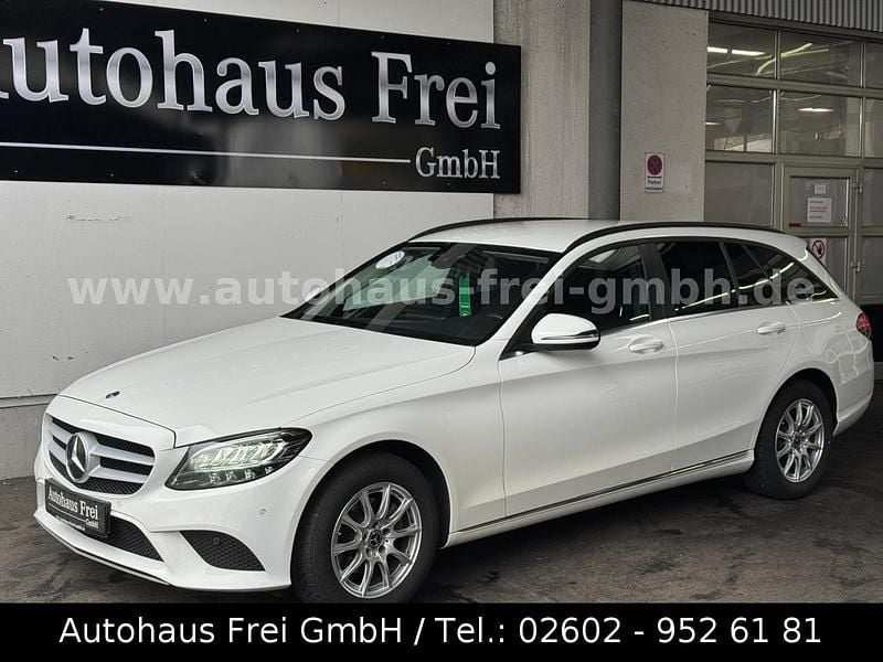 Weiß Gebraucht 2021 Mercedes C180 Kombi | 18.490 € (Superpreis) - Bild 1/3