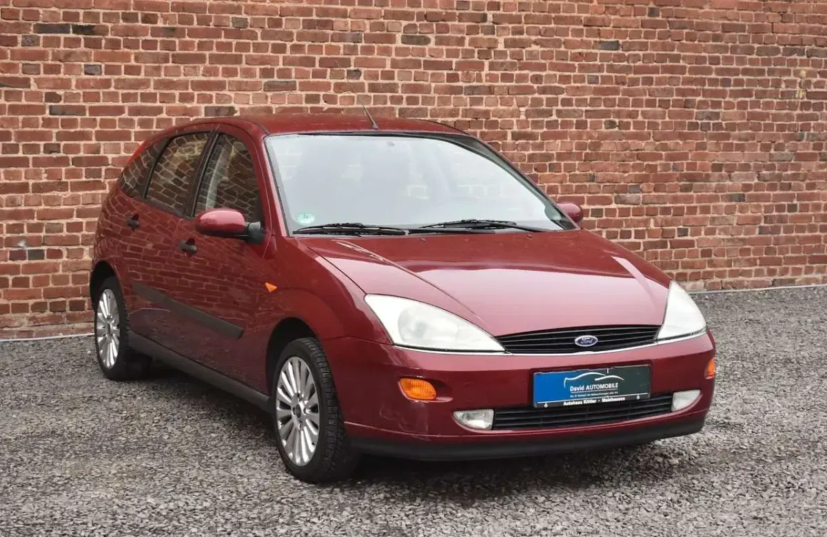 Usado Ford Focus 116 CV (85 kW) 2000 Rojo Berlina