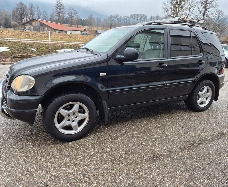 Gebraucht Mercedes ML320 218 PS (160 kW) 1999 Schwarz SUV