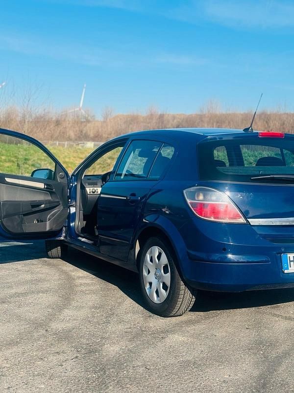 Blau Gebraucht 2007 Opel Astra Kleinwagen | 2.100 € (Fairer Preis) - Bild 1/4