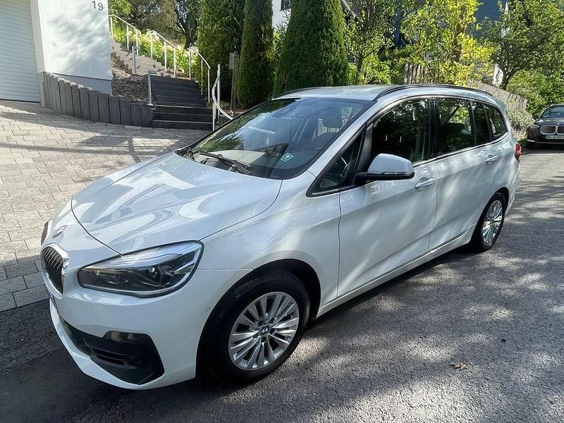 Weiß Gebraucht 2021 BMW 218 Advantage Kombi | 17.800 € (Guter Preis) - Bild 1/4