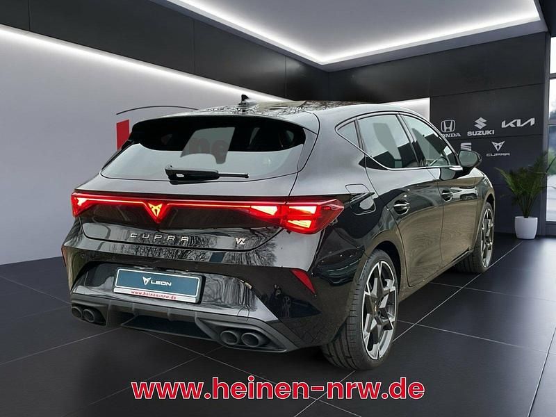 Neu Cupra Leon VZ 300 PS (220 kW) 2025 Schwarz Limousine