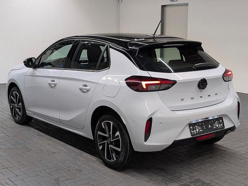 Neu Opel Corsa 101 PS (74 kW) 2025 Konturweissmet. Kleinwagen
