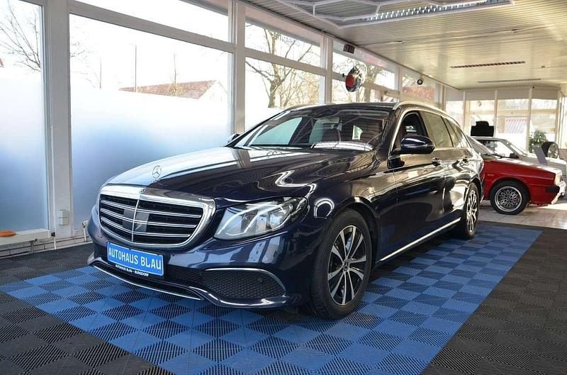 Gebraucht Mercedes E220 Exclusive 194 PS (142 kW) 2019 Cavansitblau Kombi
